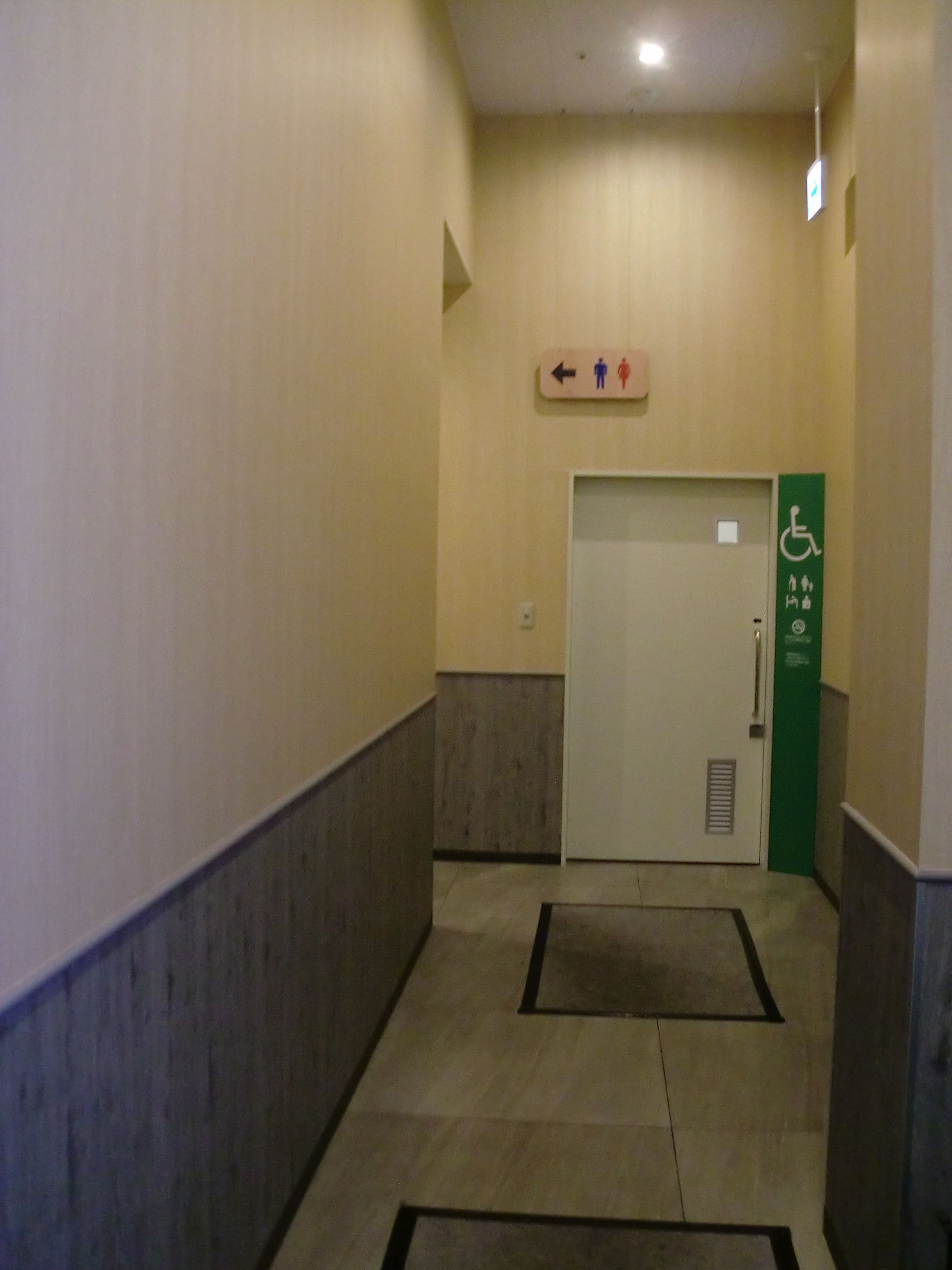 多目的トイレの入り口の写真